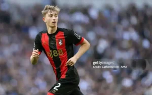 Huijsen tỏa sáng trong màu áo Bournemouth.