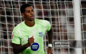 Bóng đá: Văn hóa hay kinh doanh?