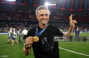 Enrique thu về hàng loạt danh hiệu.