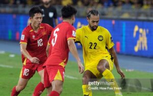 Nhập tịch cầu thủ: Con đường tắt hay cái bẫy chết người?