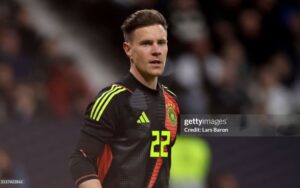 Ter Stegen có tài năng không thua kém Neuer