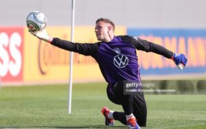 Ter Stegen có tài năng không thua kém Neuer