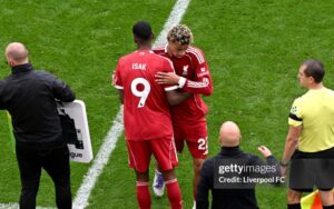 Luật 5 quyền thay người làm biến dạng bóng đá Anh.