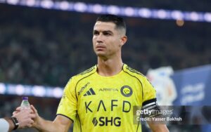 Ronaldo kiếm bộn tiền dù bỏ thi đấu