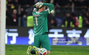 Donnarumma thất thần khi thua Bosnia